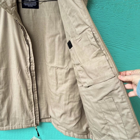 ROTHCO UNDERCOVER TRAVEL VEST TAN KHAKI SIZE MEDIUM NWT 9 POCKETS - Picture 6 of 8